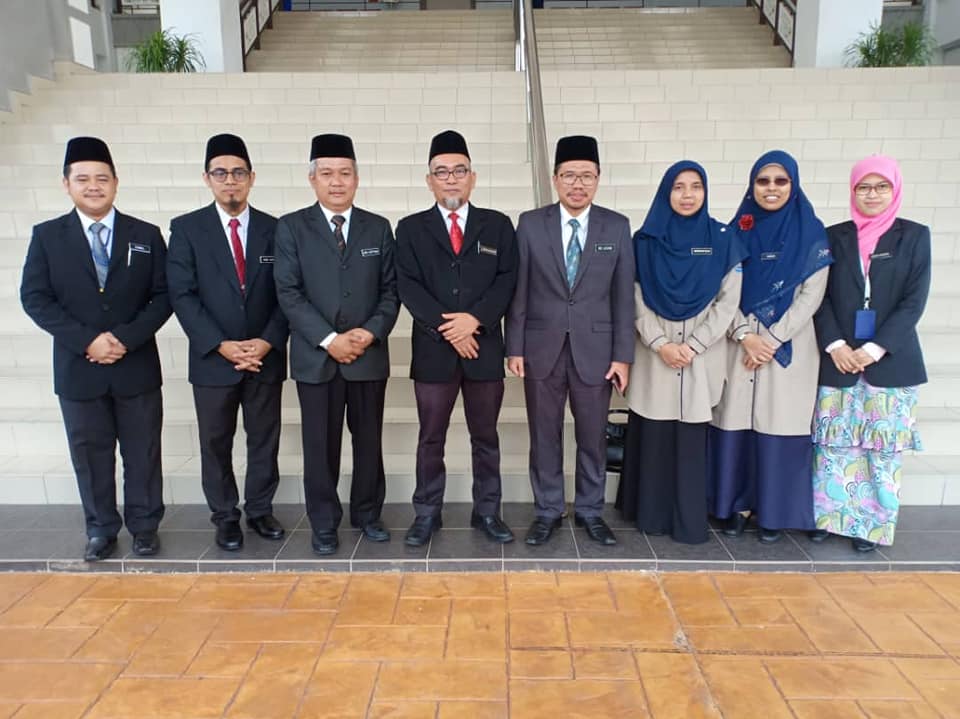 Majlis Penyampaian Sijil Halal Kepada Sari Unggul Enterprise Kafetaria MSNM