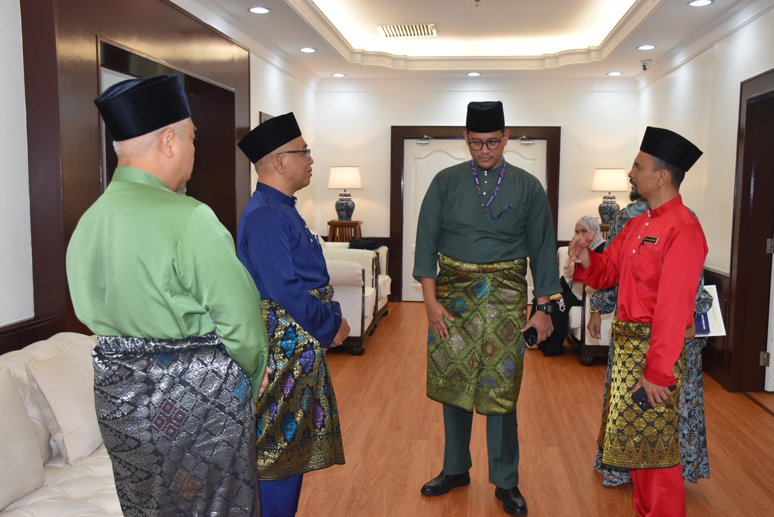 Kunjung Hormat KHS MSNM Ke Atas YB SUK Negeri Melaka