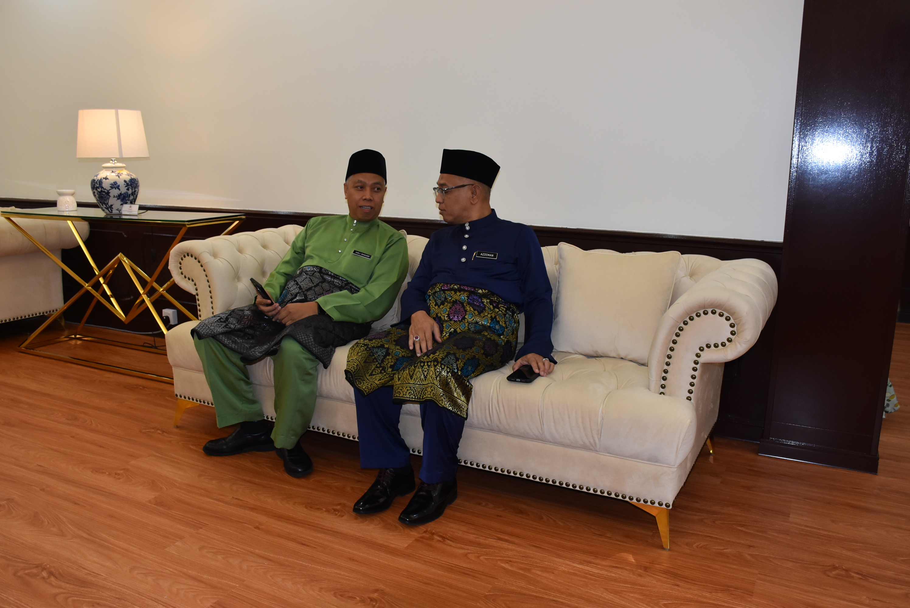 Kunjung Hormat KHS MSNM Ke Atas YB SUK Negeri Melaka