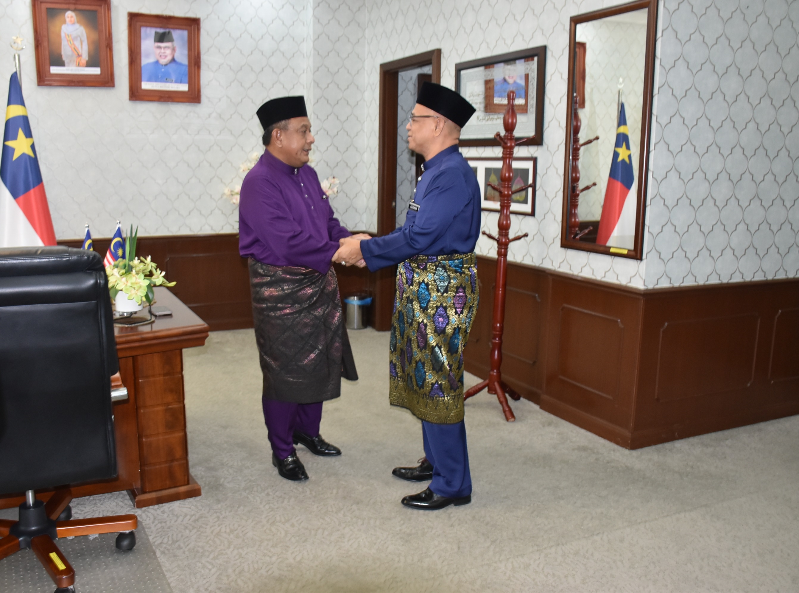 Kunjung Hormat KHS MSNM Ke Atas YB SUK Negeri Melaka