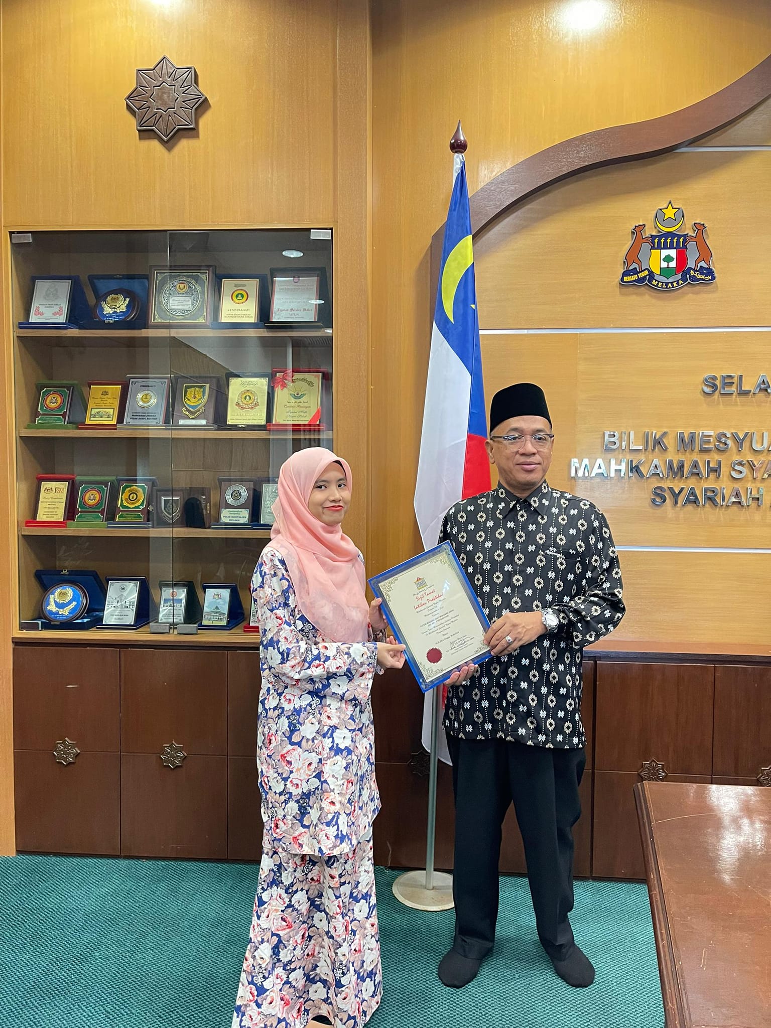 PELAJAR TAMAT LATIHAN PRAKTIKAL DI MAHKAMAH SYARIAH NEGERI MELAKA DIRAIKAN OLEH KHS MSNM