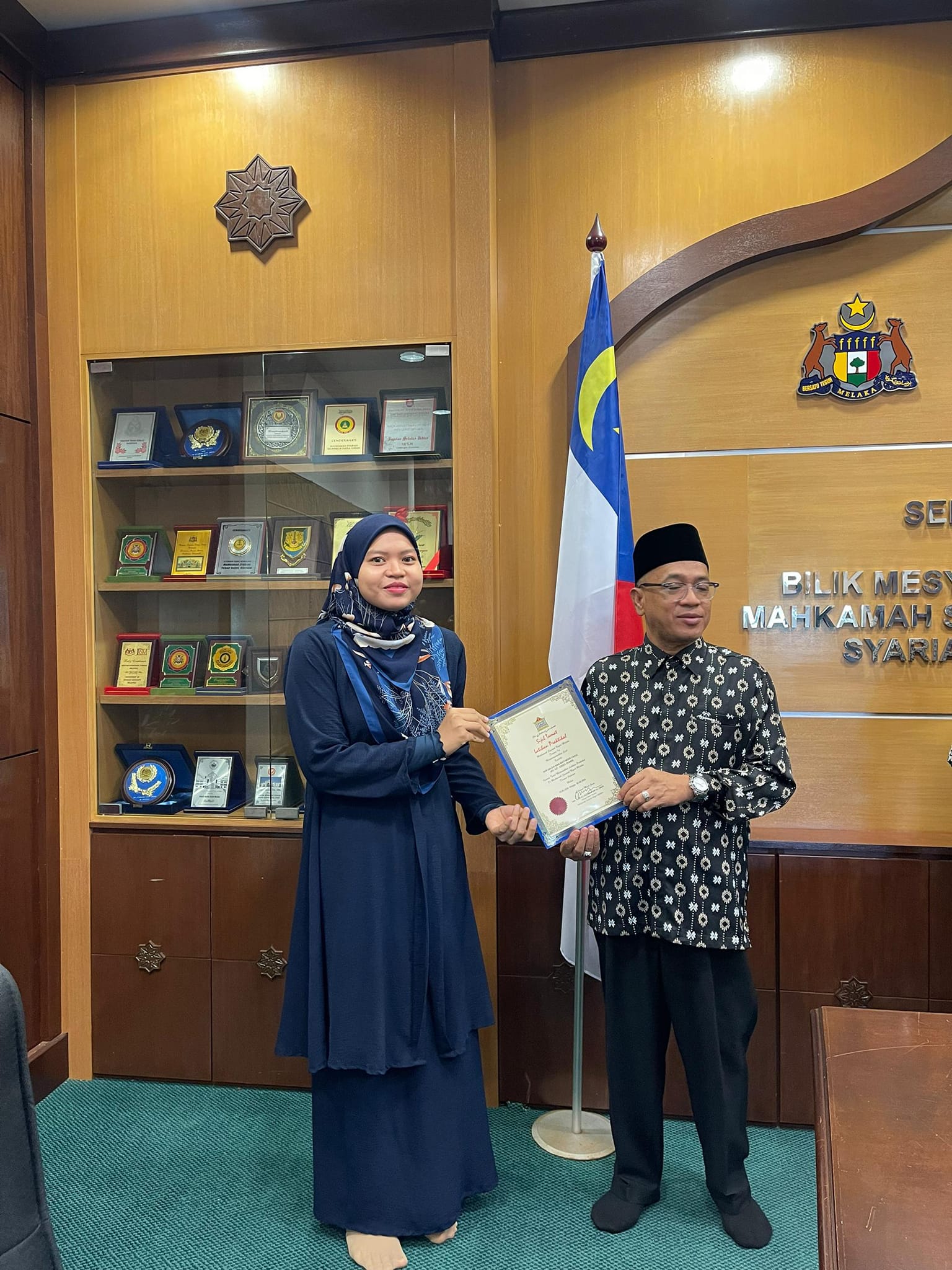 PELAJAR TAMAT LATIHAN PRAKTIKAL DI MAHKAMAH SYARIAH NEGERI MELAKA DIRAIKAN OLEH KHS MSNM